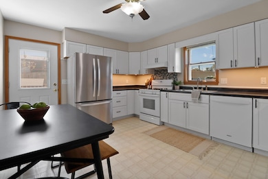 202 N Lincoln St, Hebron, IN 46341 - photo 5