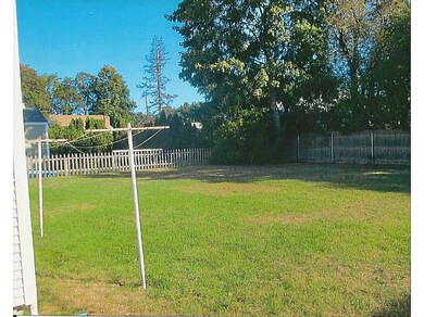 92 Kiwanee Rd, Warwick, RI 02888 - photo 3