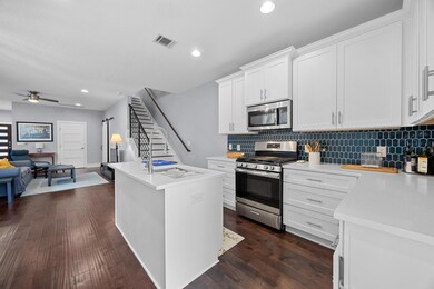 Kitchen with appliances with stainless steel fini