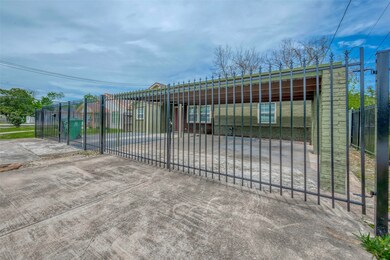 3505 Mount Pleasant St, Houston, TX 77021 - photo 2