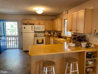 688 Amberwood Ln, Great Cacapon, WV 25422 - photo 5