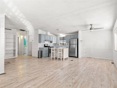 22020 Nisqually Rd unit 11, Apple Valley, CA 92308 - photo 7