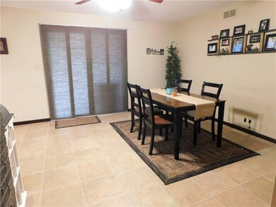 9864 N 1375th St, Effingham, IL 62401 - photo 6