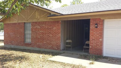 2030 Granbury St, Cleburne, TX 76033 - photo 3