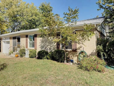 2015 Meadow Ln, Arlington, TX 76010 - photo 3