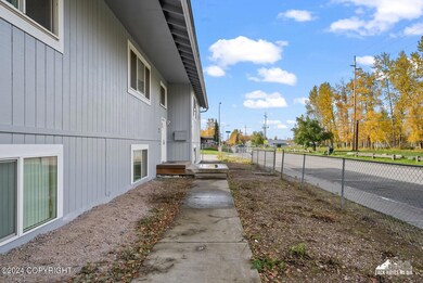 07-4306MCPHEEAVEFALLEXT_ZHM_007