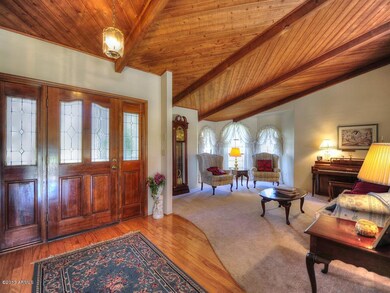 003_Foyer-Living