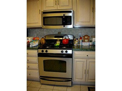 Kitchen. STAINLESS APPLIANCES
