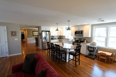 Eat-In Kitchen