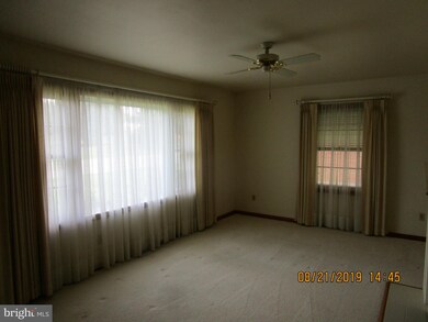 17913 Oak Ridge Dr, Hagerstown, MD 21740 - photo 4