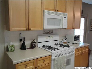 Cook Friendly w/Plenty of counter space and cabine