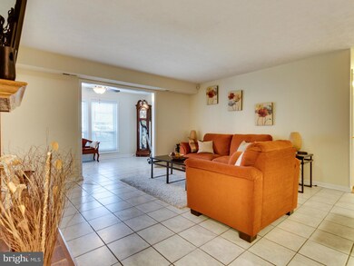 11969 Cardamom Dr unit 11969, Woodbridge, VA 22192 - photo 3