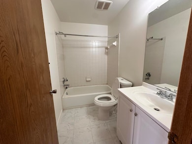 590 Parkview Dr unit 301, Detroit, MI 48214 - photo 2