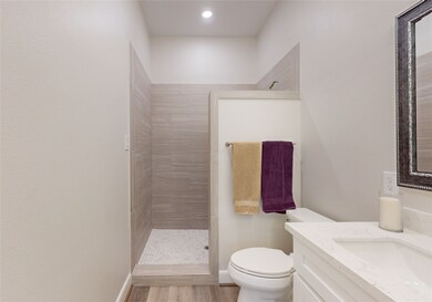 504 Nursery Rd unit 2205, the Woodlands, TX 77380 - photo 6