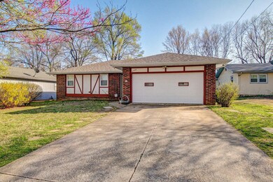 4526 W La Casa St Springfield, MO 65802-
