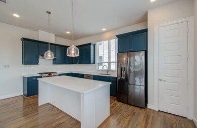 2812 Grand Fountains Dr unit I, Houston, TX 77054 - photo 2