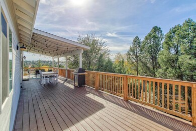 Back view - 102 N Lookout Pt