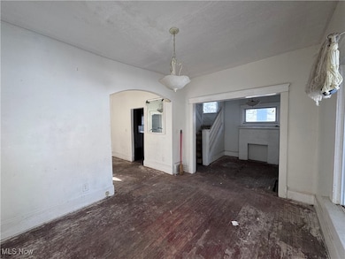 14526 Orinoco Ave, Cleveland, OH 44112 - photo 4