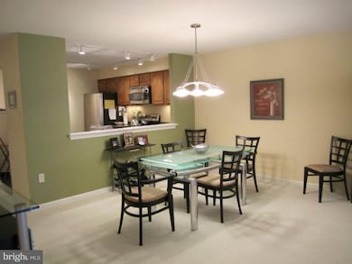 10819 Luxberry Dr, Rockville, MD 20852 - photo 3