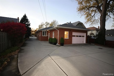 734 N Monroe St, Monroe, MI 48162 - photo 3