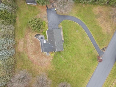 3741 Viewpoint Ct, Slatington, PA 18080 - photo 3