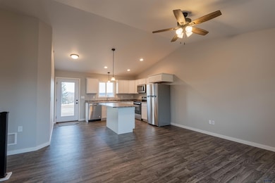 STAINLESS STEEL APPLIANCES INCLUDED