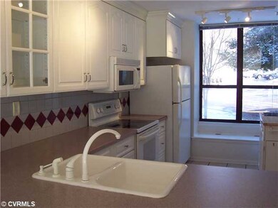 Kitchen - Refrigerator conveys