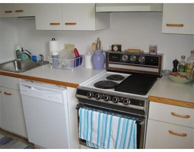 12 Parmenter St, Boston, MA 02113 - photo 4