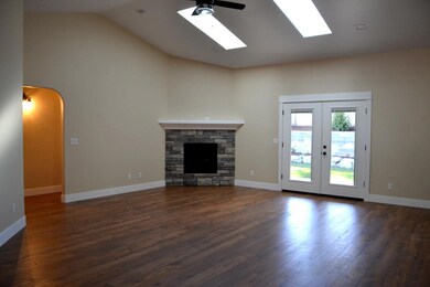 116 NW Cory Ln, Grants Pass, OR 97526 - photo 2