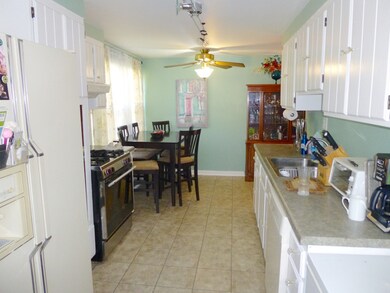 112 Toro Cir, Carpentersville, IL 60110 - photo 7