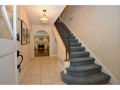 Entry/Foyer.