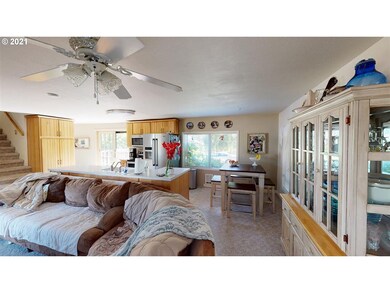 430 SE Riverside Dr, Myrtle Creek, OR 97457 - photo 4