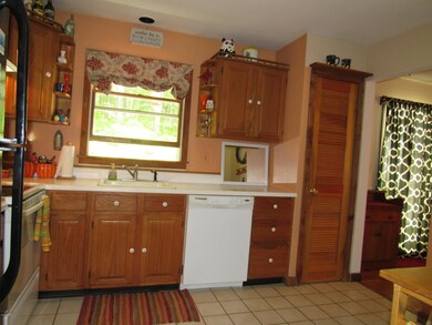 161 Bayberry Dr, Milford, PA 18337 - photo 4