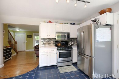 2329 Meadowglen Dr NE, Grand Rapids, MI 49505 - photo 5