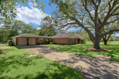 5302 Boreas Dr, Alvin, TX 77511 - photo 2