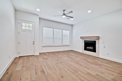 502 W Persimmon St, Rogers, AR 72756 - photo 2