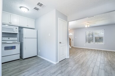 207 N Poplar St unit B, Tomball, TX 77375 - photo 6