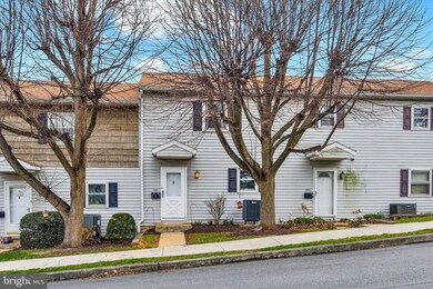 781 N Chestnut St, Palmyra, PA 17078 - photo 2