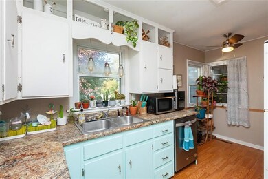 511 E 20th St S, Newton, IA 50208 - photo 7