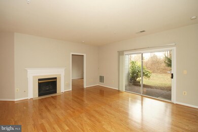 11314 Westbrook Mill Ln unit 103, Fairfax, VA 22030 - photo 2
