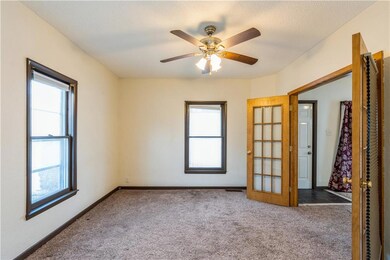 Main floor Bedroom pic 2