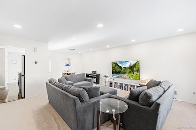 28 Berry Ct unit 576, Staten Island, NY 10309 - photo 4