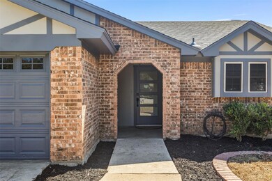 713 Toni Dr, Hurst, TX 76054 - photo 2