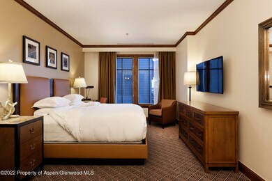 RitzCarltonUnit8209_HiRes001