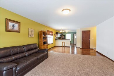 1347 F Ave NW, Cedar Rapids, IA 52405 - photo 4