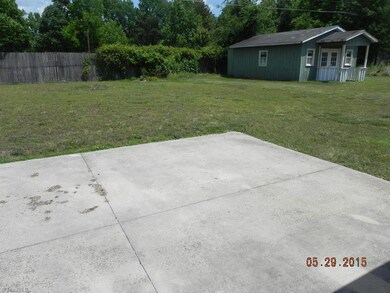 7107 Wincrest Dr, High Point, NC 27263 - photo 3