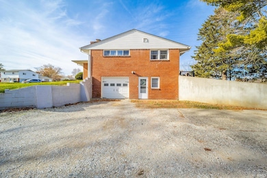 222 E Mckenzie Rd, Greenfield, IN 46140 - photo 5