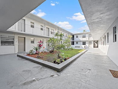 10305 SW 40th St, Miami, FL 33165 - photo 4