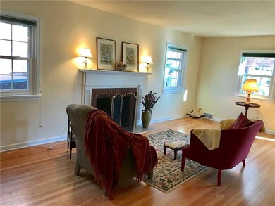 Living Room has Gas Fireplace