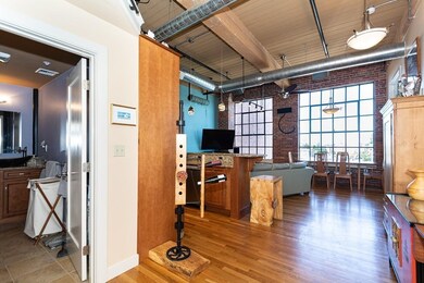 491 Dutton St unit 407, Lowell, MA 01854 - photo 4